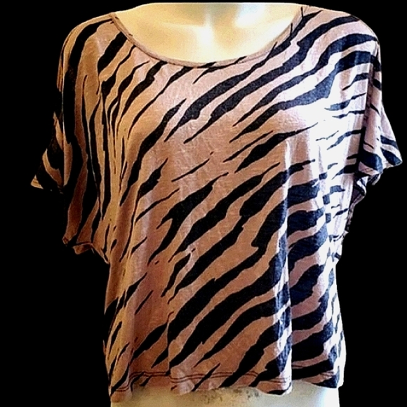 Forever 21 | Dark Tiger Print Open Shoulder Top - Picture 1 of 7